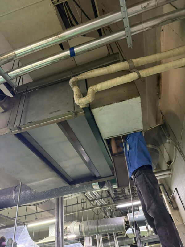 Điện lạnh Huy Phát - Vệ sinh máy lạnh âm trần Bình Dương