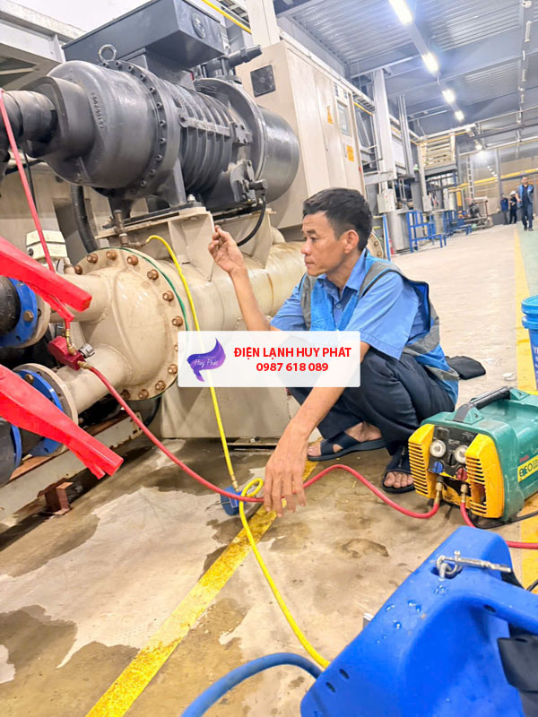 Điện lạnh Huy Phát - Sửa máy chiller công nghiệp Bình Dương