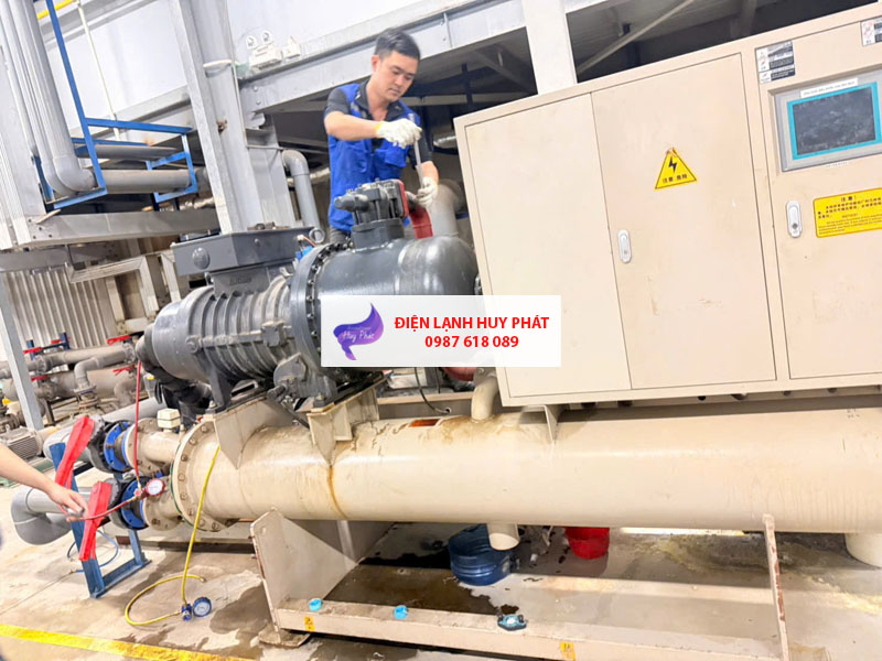Điện lạnh Huy Phát - Chuyên sửa hệ thống chiller Tân Uyên Bình Dương